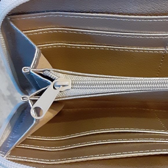 Nine west color block wallet - Picture 3 of 4